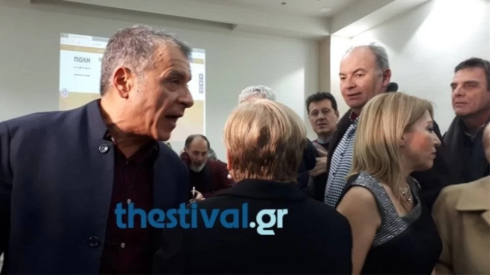 Δεν μπορούν να σταθούν πουθενά: Επίθεση πολίτη σε Θεοδωράκη- «Μας ξεπουλήσατε, δεν έχετε θέση εδώ!» (βίντεο)